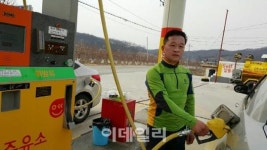 전국 최저가 주유소로 살아남은 김덕근 사장의 비법은