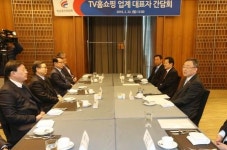 최성준 위원장 홈쇼핑사에 개성공단 납품업체 지원 당부