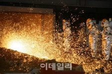 구조조정, 신성장 사업 강화..포스코 두마리 토끼 잡는다