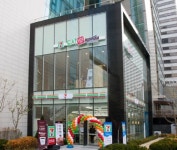 [유통의 미래 편의점]④파우더룸·거리공연장까지 이색매장 늘어