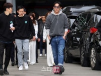 [포토]유아인 행사장 참석한 패셔니스타