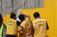 [포토]이마트, 교통사고 예방위한 옐로카펫설치