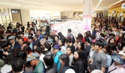 [포토]베일벗은 롯데피트인 산본점..북적이는 매장