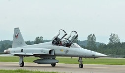 F-5 전투기, 엔진 고장으로 비상착륙…기체 및 인명피해 없어