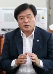 [상임위원장에 듣는다] 이진복 정무위원장 “김영란법 대상에 시민단체 포함해야”