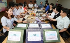 [포토]서초구, 저소득 결식아동을 위한 건강한 여름나기 영양꾸러미 만들어