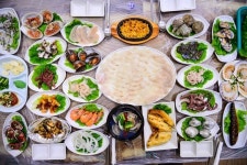 변산반도 맛집 찾고 있다면? `푸짐한 회 가득한 곳은 어떨까`