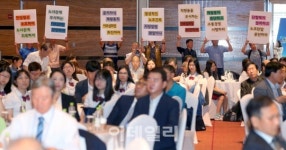 [포토]이부섭 한국과학기술단체총연합회 회장 퇴진 요구하는 노조