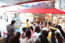 [포토]부천역곡상상시장 중국인 200여명 한류투어 즐겨