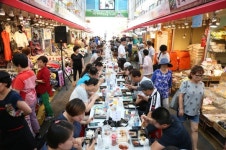 [포토]부천역곡상상시장, 중국인 200여명 한류투어 즐겨!