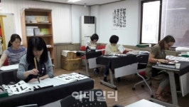 [동네방네]마포구, 외국인 대상 한글 서예교실 운영
