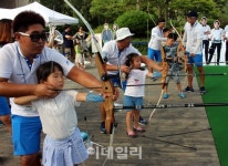 [포토] 코오롱 꿈나무 양궁교실 체험하세요!