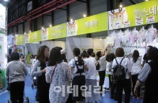 [작은육아]비싸야 잘팔린다…유아용품시장은 불황 무풍지대