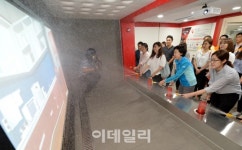 [포토] 양천구청장, 생활안전체험교육장 실습