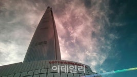 [포토]높은 가을 하늘에 숨은 제2롯데월드 타워