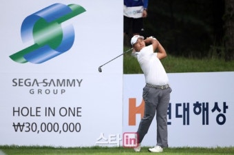[포토] 코오롱 제59회 한국오픈골프선수권대회 1라운드 -  16번홀 이경훈 티샷