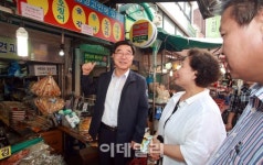 [포토]이기권 고용부장관, 남성시장 방문