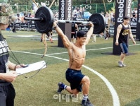 [포토] 리복, 크로스핏 선수 위한 2016 코치스 쓰로다운 - 오버헤드 워킹 런지