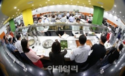 [포토]김영란법 시행, 구내식당에서 점심식사