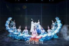 부산 찾은 배우 한예리, 전통공연 왕비의 잔치 관람