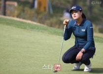 전인지, ‘상체 스윙’으로 2언더파…팬들 가슴 졸인 5시간