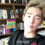 허지웅, 이경재 