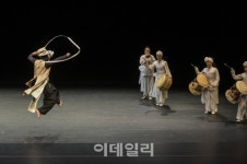 [문화대상 이 작품] 춤, 관객에게 말을 걸다
