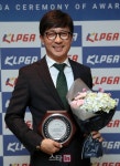 [포토]여민규 써닝포인트컨트리클럽 대표, 2016 KLPGA 감사패 수상