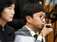 [포토]물 마시는 이규혁 전 스피드스케이팅 국가대표 선수