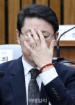 [포토]안경고쳐쓰는 남궁곤 이화여대 교수!