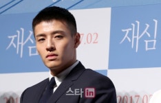 [포토]짧은 머리도 잘 어울리는 배우 강하늘