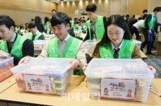 포스코대우, 지역 아동센터에 설 선물상자 나눔활동