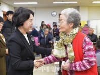 [포토] 설맞이 사랑나눔 봉사활동 나선 김수영 양천구청장