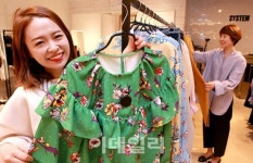 [포토]“화사한 색상의 옷으로 봄 준비하세요”