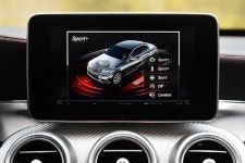 [포토] 깔끔함이 돋보이는 2016 메르세데스-벤츠 C 450 AMG 4Matic의 팝업 디스플레이