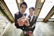 KLPGA 양수진, 前 강원FC 수비수 이윤의와 결혼