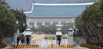朴, 삼성동 사저로 퇴거…검찰 靑 압수수색 속도낸다