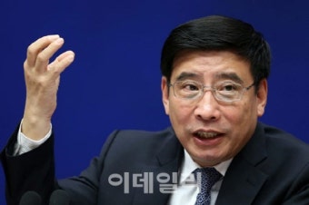 자유무역 외치더니 