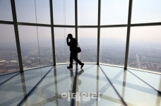 [포토]롯데월드타워 서울 스카이, 긴장되는 높이