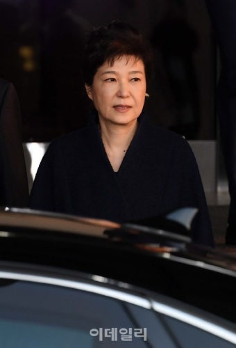 [포토]역대 대통령 중 최장 시간 검찰에 머무른 박 전 대통령