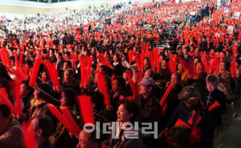 박정희 향수 자극한 홍준표..바른정당 선거연대 가능할까(종합)