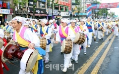 [포토] 강북구, 4.19혁명 국민문화제 전야제-거리 퍼레이드