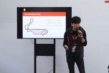 [포토] 인제스피디움에 대해 설명하는 김선진 감독