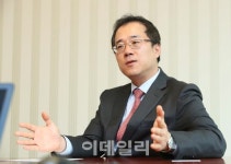 [마켓인][파워 M&A 변호사]③은성욱 율촌 변호사 M&A 비가격요소가 성공 열쇠