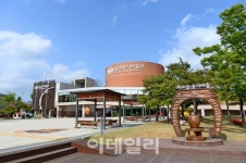 [여행] 진달래·철쭉 등 연분홍 치마 두른 간월재의 봄