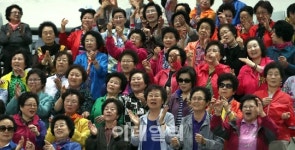 [포토]즐거워하는 어르신들
