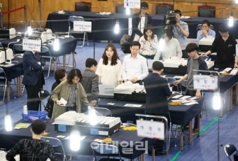 [포토]'투표지 분류기 점검'