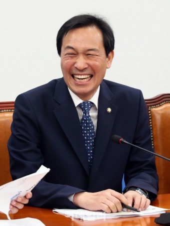 [포토]우상호 원내대표, '함박웃음'