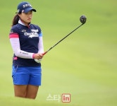 [포토] 지한솔, 주시로 보는 목표지점