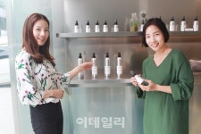 [인터뷰] '바가지머리' 김윤경·김희경 자매, 화장품으로 새로운 도약 꿈꾼다